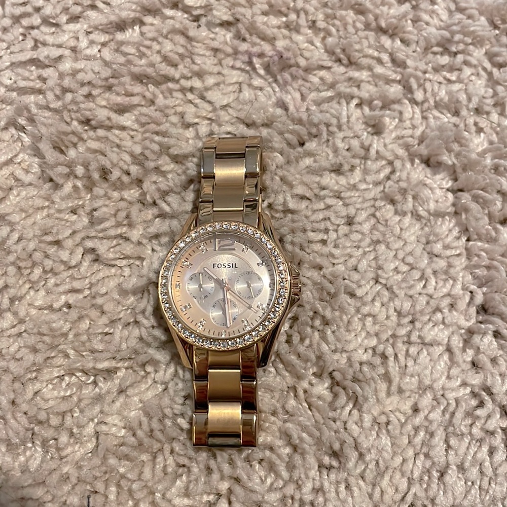Rose gold Fossil watch